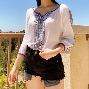 ❌ SOLD ❌ White embroidered flowy tunic